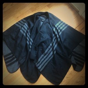 Reversible black/grey ladies wrap NWOT
